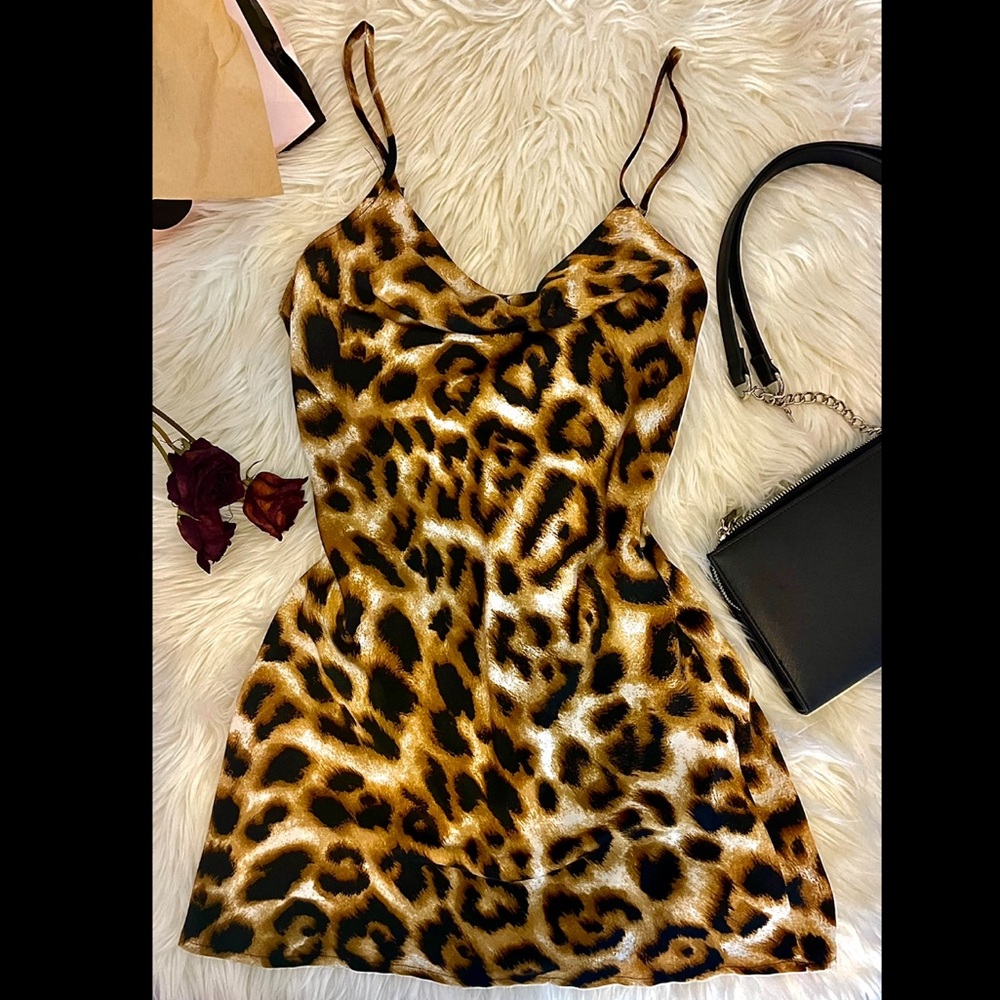 Forever 21 contemporary mini leopard dress. Colors: black, gold, brown, white.